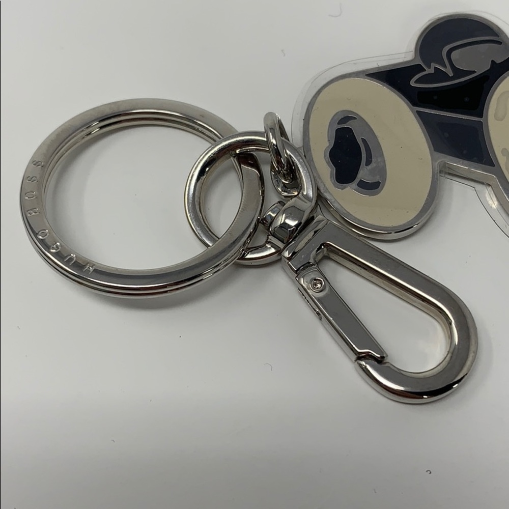 Hugo Boss White Racing Car Key Chain - Picture 2 of 6